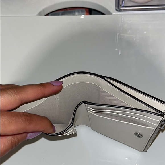 Coach Beige Signature Wallet NWOT - Picture 6 of 8